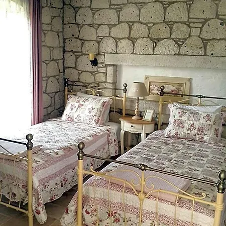Hotel Kupina 2*